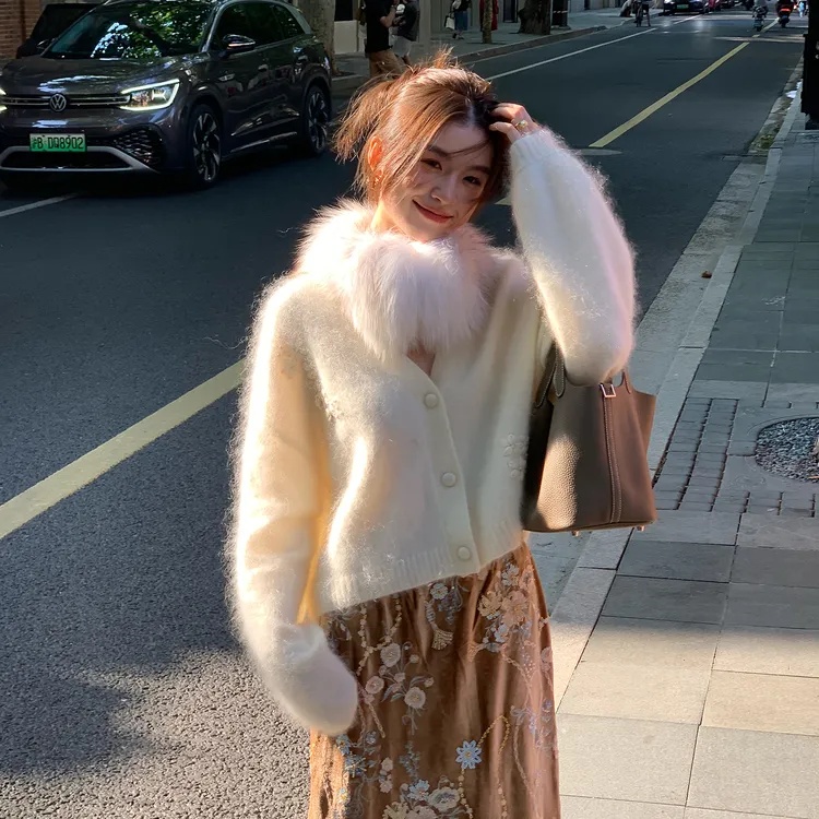 【回归本真】RARE ZZ 高奢软黄金羊毛羊绒拉绒V领定制刺绣开衫