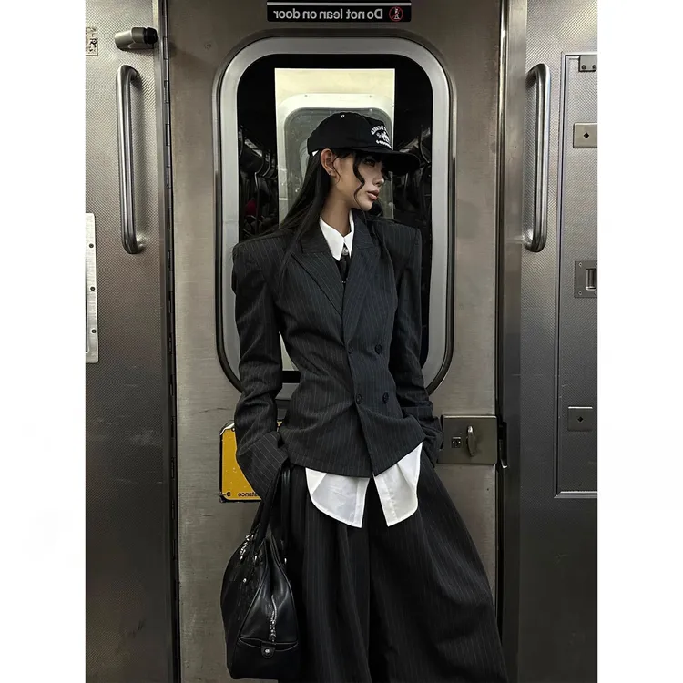2025秋季新款黑色正肩条纹西装外套女修身气质轻奢高级感西服套装