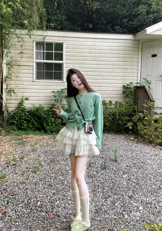 2025早秋新款韩系减龄复古绿色针织开衫慵懒感蛋糕半身裙两件套装