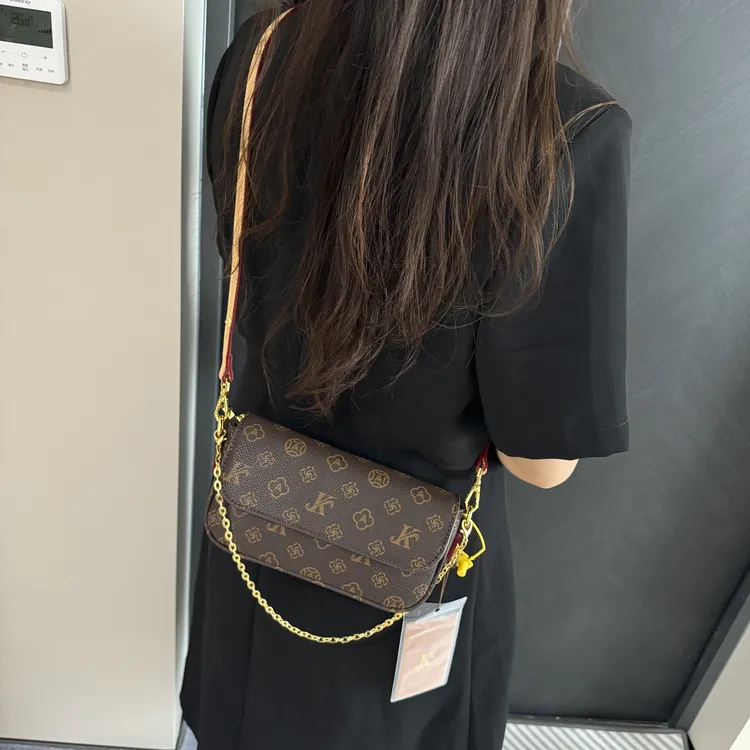 MONICA KIKI/莫妮卡奇奇小众法棍包经典复古单肩斜挎包-8161