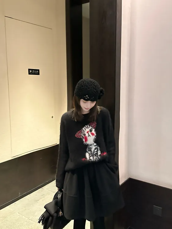 R123605W【山羊绒+桑蚕丝+绵羊毛】小猫图案毛针织衫女装百搭毛衣