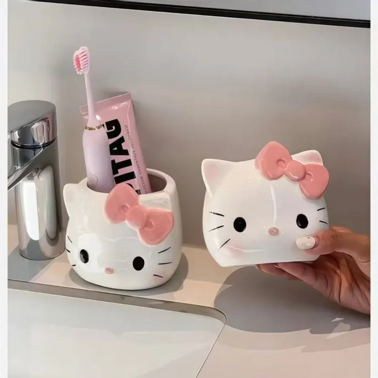 时尚卡通KT猫收纳摆件可爱有趣收纳盒多功能笔筒化妆品办公室收纳