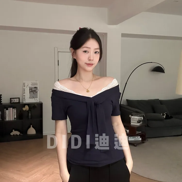 【迪迪】v领蕾丝拼接蝴蝶结绑带小众设计感正肩T恤上衣
