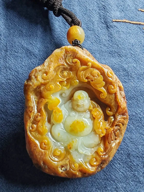 透闪石质玉黄白河磨玉笑面佛玉佛挂坠掌心宝