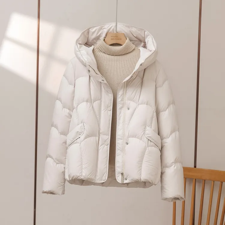 90白鸭绒轻薄羽绒服女短款2025冬新款气质韩版连帽小个子保暖外套