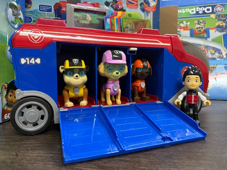 汪汪队音乐中巴救援回力变形狗狗惯性巡逻车总部瞭望益智玩具礼物