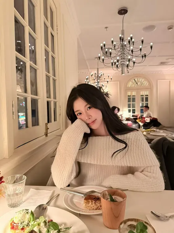 温柔风一字领斜肩毛衣2025春季新款宽松气质慵懒风高级感上衣