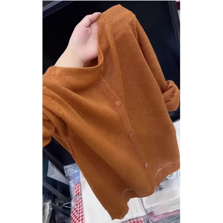 今年流行穿搭2025夏季新款温柔风排扣薄款毛针织衫休闲长袖上衣