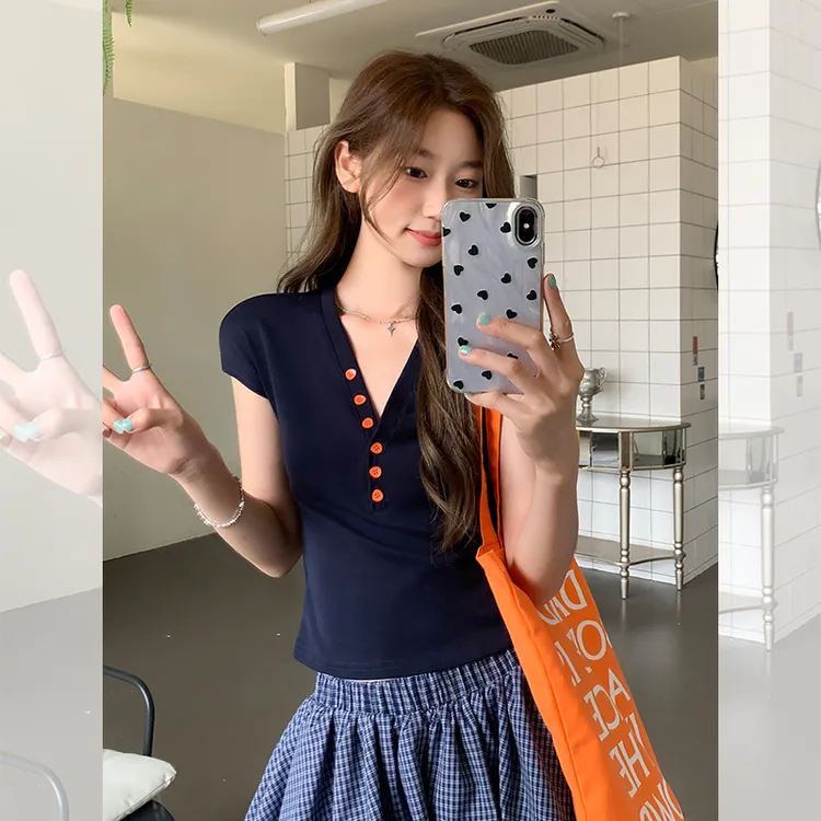 拉夏贝尔法式藏蓝色纽扣v领短袖T恤女夏日ootd穿搭辣妹小众短上衣