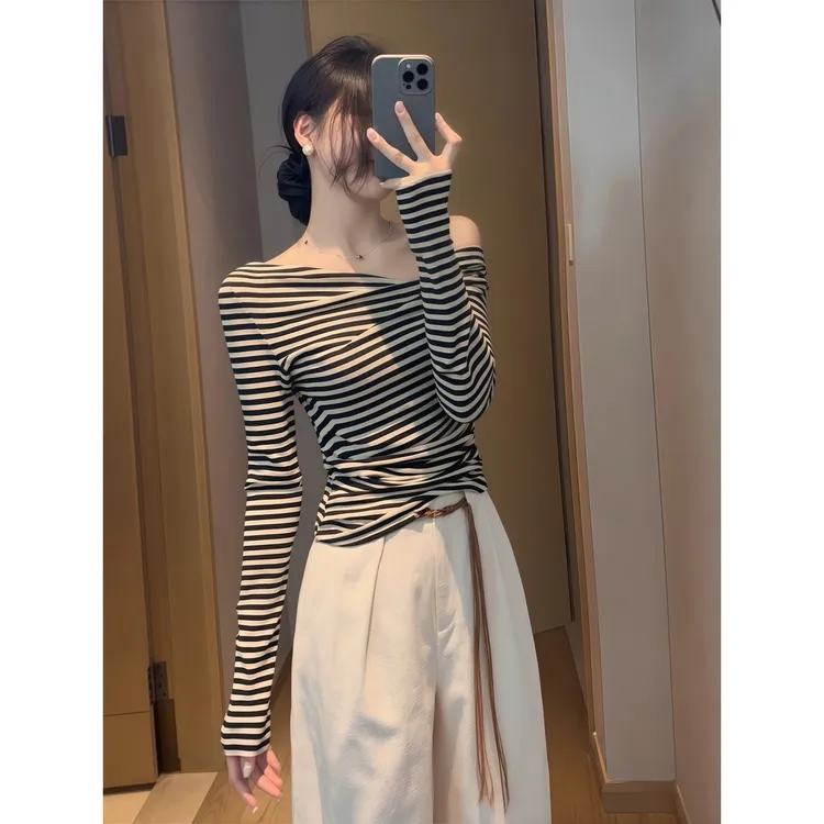 黑色条纹斜肩修身打底衫内搭长袖T恤女2025新款独特漂亮早秋上衣