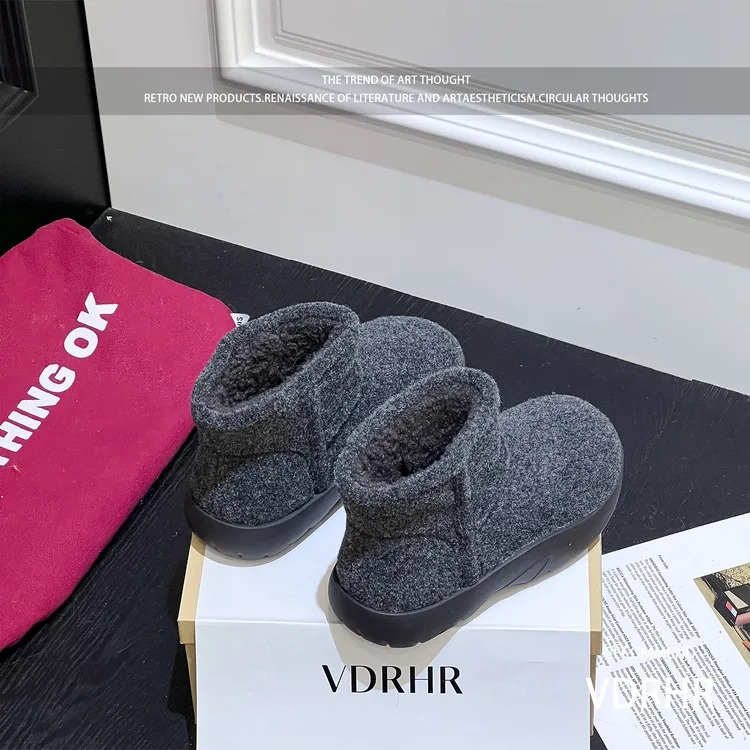 呢子面雪地靴女2025冬季新款加绒保暖短靴东北大棉鞋复古百搭舒适