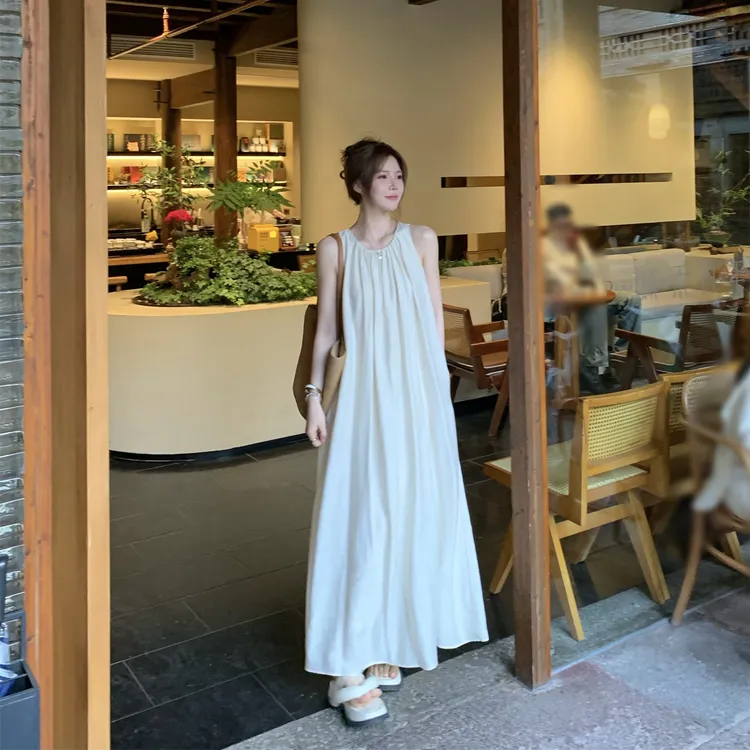 实拍2025夏季法式茶歇度假风宽松挂脖式连衣裙女气质女神长裙子