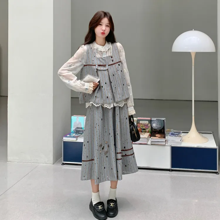 俏皮可爱减龄少女感套装裙2025秋季小众独特马甲衬衫半身裙三件套