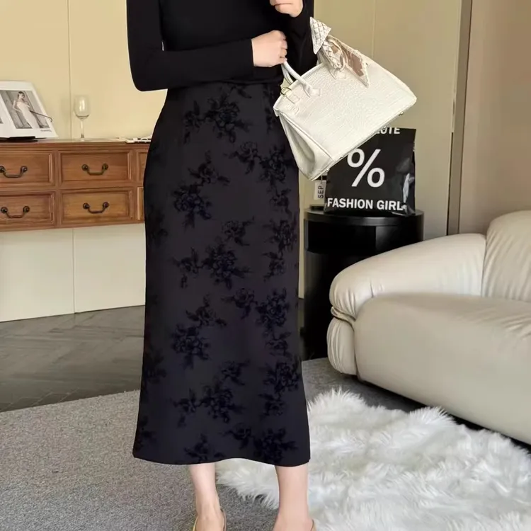 早秋2025时尚丝绒提花半身裙秋季百搭气质高腰显瘦中长款裙子