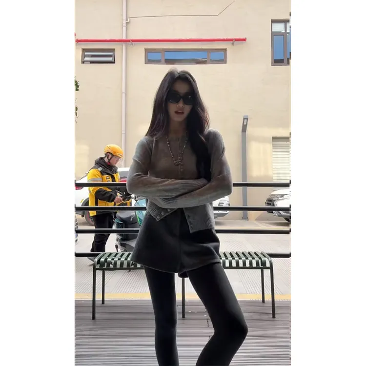 2024秋冬新款韩系时尚设计感单排扣修身显瘦针织开衫高腰休闲短裤