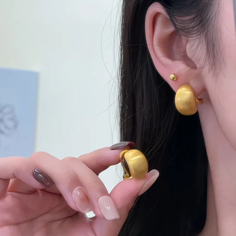 铜合金耳饰 欧美风金色拉丝豌豆耳扣女轻奢时尚显白冷淡风耳坠