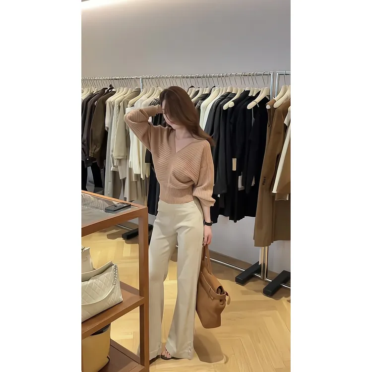 韩系温柔风V领蝙蝠袖针织衫女秋季独特收腰打底衫上衣休闲直筒裤