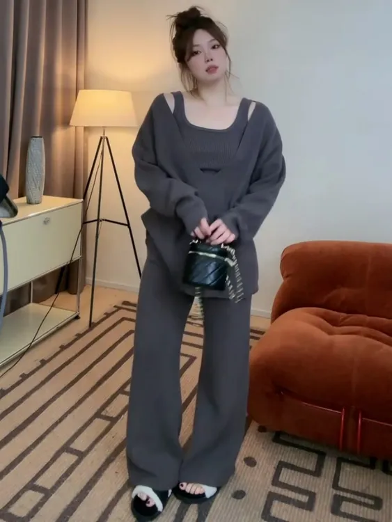 大码女针织背心毛衣遮肉套装春秋微胖mm遮肉显瘦阔腿裤时髦三件套