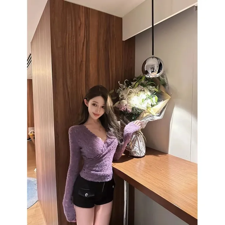 曼曼【韩漫撩精】v领蕾丝内搭长袖上衣3770#