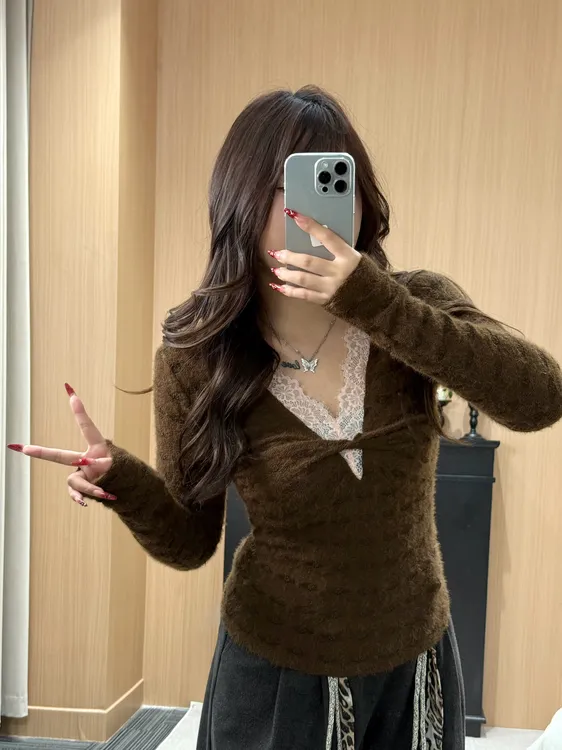 胖mm纯欲风蕾丝拼接假两件v领针织衫秋冬新款麻花修身显瘦上衣女