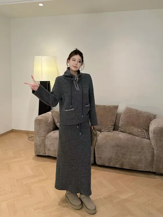 琪琪怪怪大码女装【松弛密码】时尚松弛感连帽卫衣+半身裙T18097QTQ