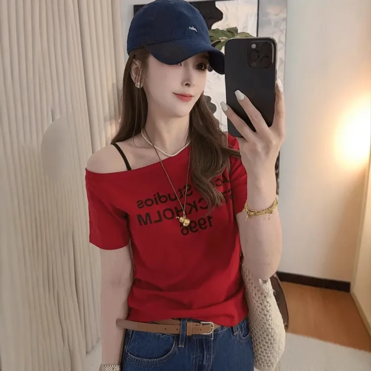 高级感斜肩短袖t恤女2025夏季新款超火减龄设计感一字肩美式上衣