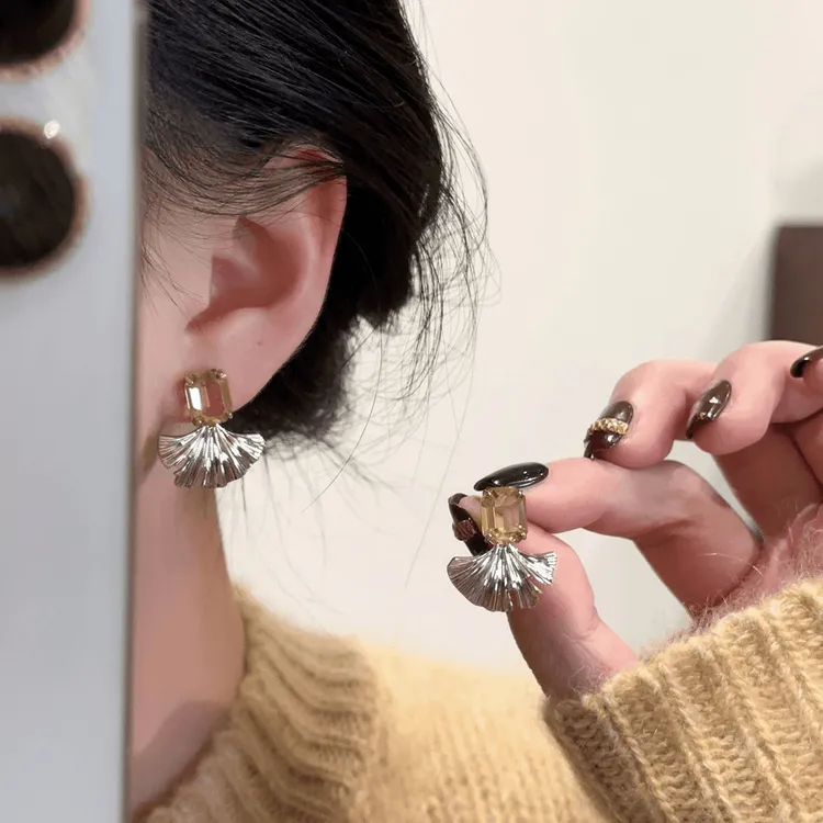 铜合金耳饰 韩版新款轻奢灵动扇形银杏叶耳钉