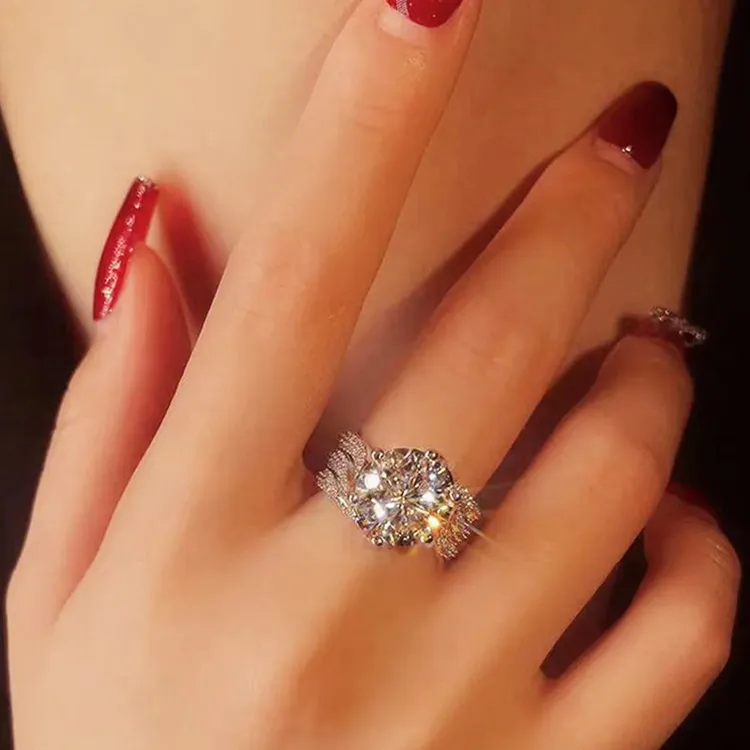 铜合金仿水晶戒指 闪钻戒指女轻奢情侣对戒超闪时尚气质小众指环