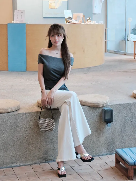 温婉大方衣服2025新款夏季知性风气质小众一字领短袖上衣休闲长裤