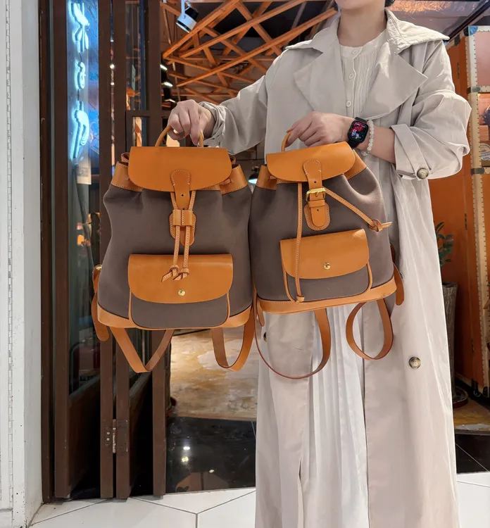 走秀款经典时尚双肩包百搭潮流男女同款高端大气轻奢款式