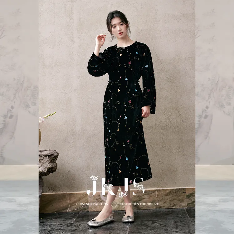 JKJS【潘泪滢】锦绒绣花 秋冬连衣裙旗袍开叉新中式丝绒黑色长裙