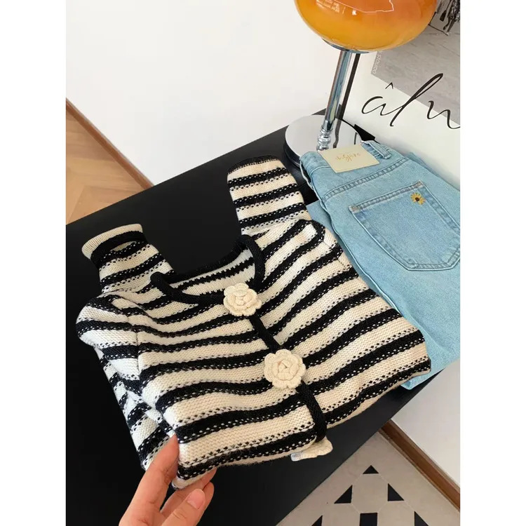 立体山茶花小香风撞色条纹针织衫女秋冬轻熟风气质高级感毛衣外套