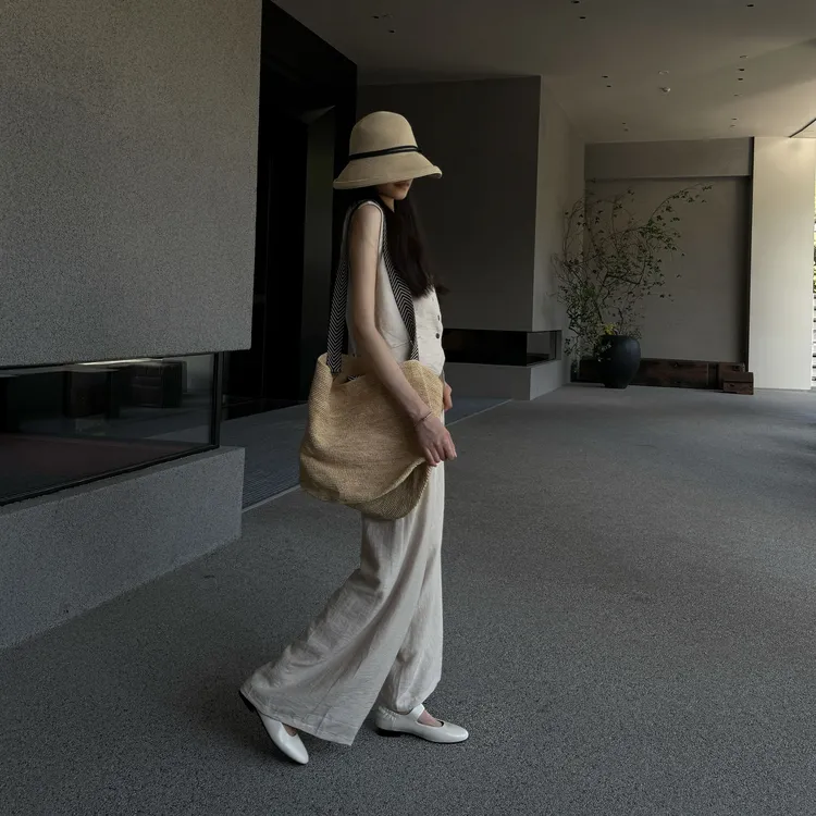 小发喵「奶油白玛丽珍褶皱搭扣单鞋｜优雅步履邂逅永恒经典」