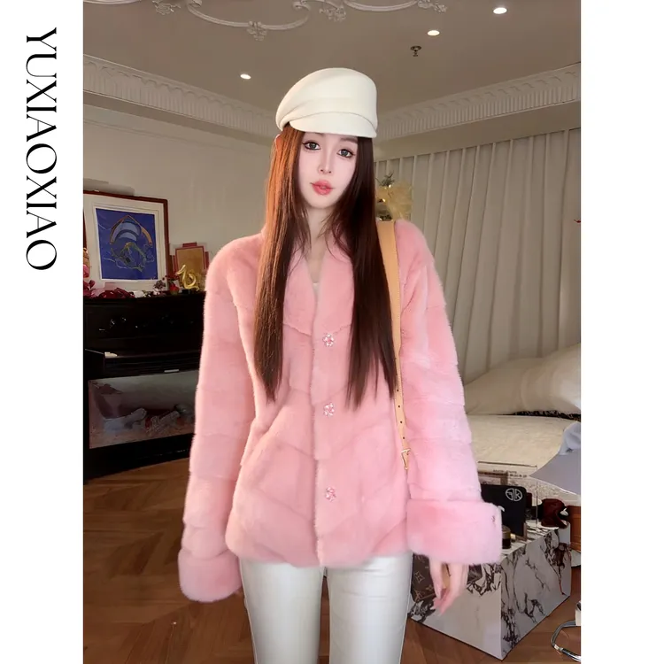 余潇潇【皇家恋曲】独家定染天鹅绒水貂毛精致装饰扣翻袖V领皮草