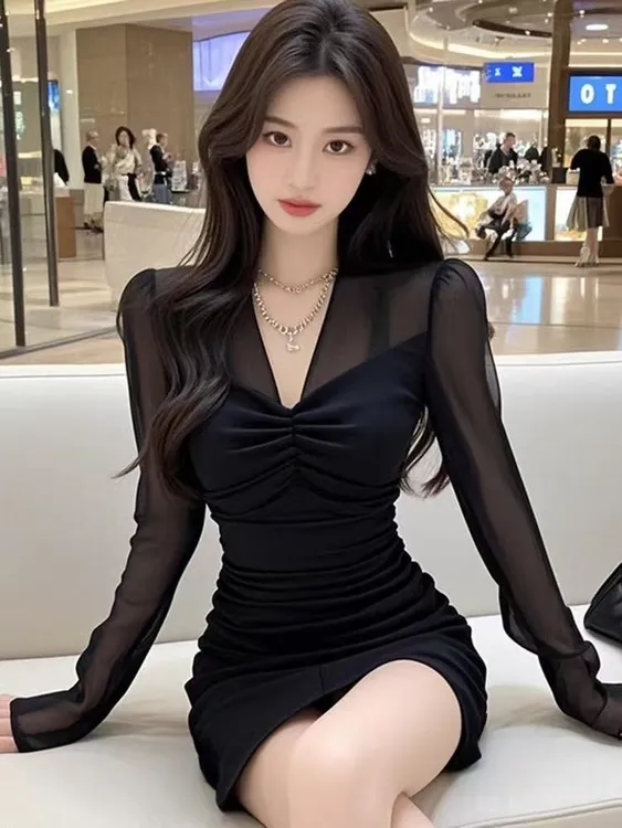 法式纯欲网纱拼接设计黑色内搭连衣裙女秋冬季新款甜辣风修身短裙