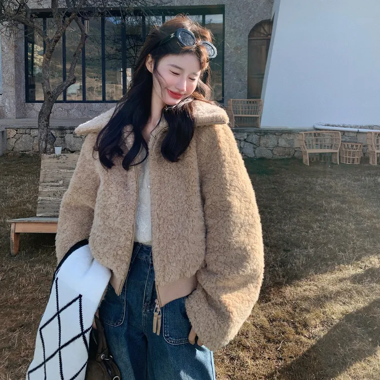 韩系轻奢高级感毛毛外套女2025冬季新款今年超火的保暖短款棉服