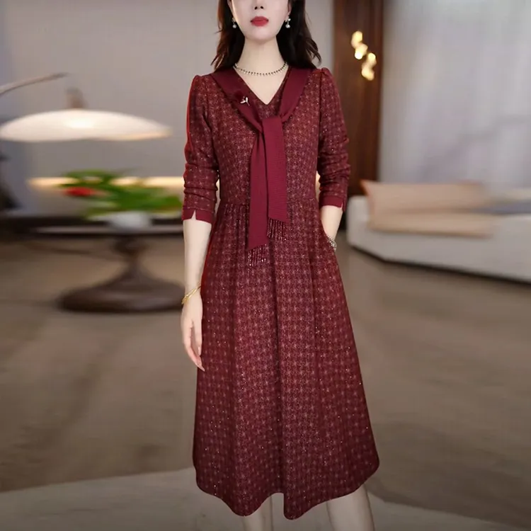 秋季轻奢高贵气质裙子女装新款2025爆款高级感轻奢洋气显瘦连衣裙