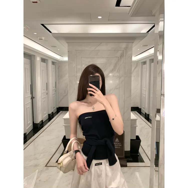 轻奢网红款 元气miu女孩 元英同款miu系列斜肩针织衫