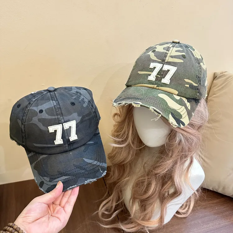 美式复古77字母刺绣迷彩棒球帽子女夏季情侣街头做旧破洞鸭舌帽男