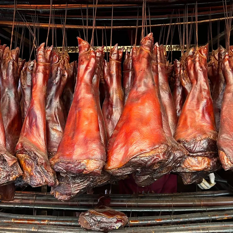 恩施正宗柴火烟熏腊猪脚农家特色地方特产