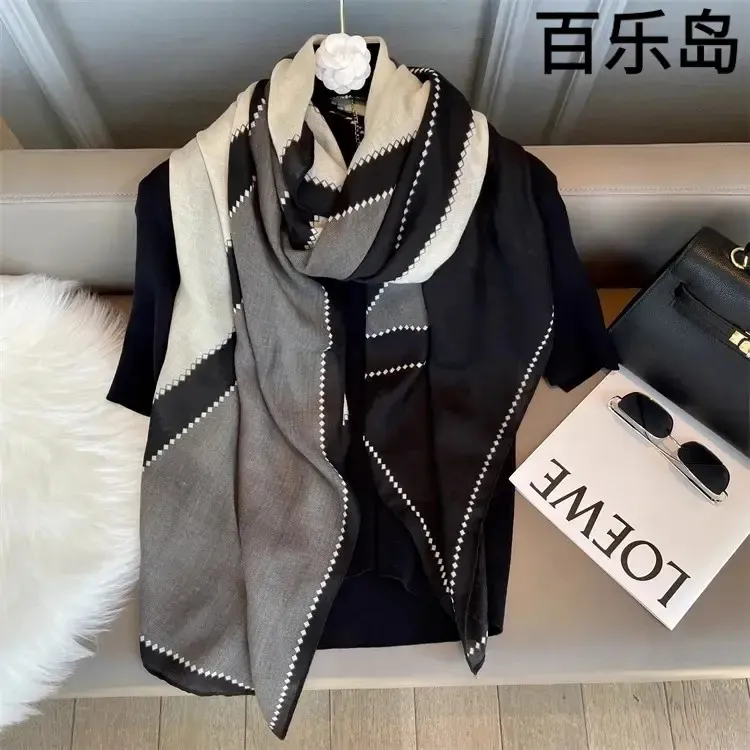围巾女冬季薄款简约高级感2025新款围脖今年流行丝巾披肩两用