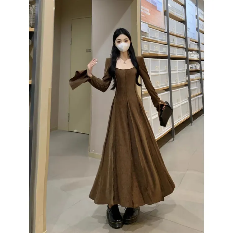 微胖妹妹大码秋冬内搭打底方领长裙子女遮肚显瘦赫本风丝绒连衣裙