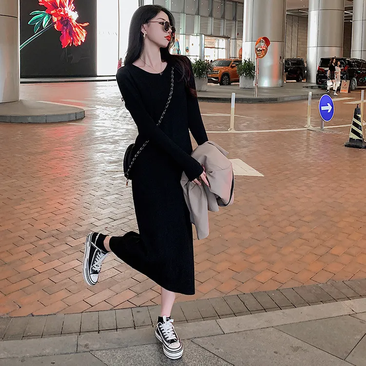 秋装女2025年新款韩版套头圆领时尚休闲长款过膝冬季打底连衣裙