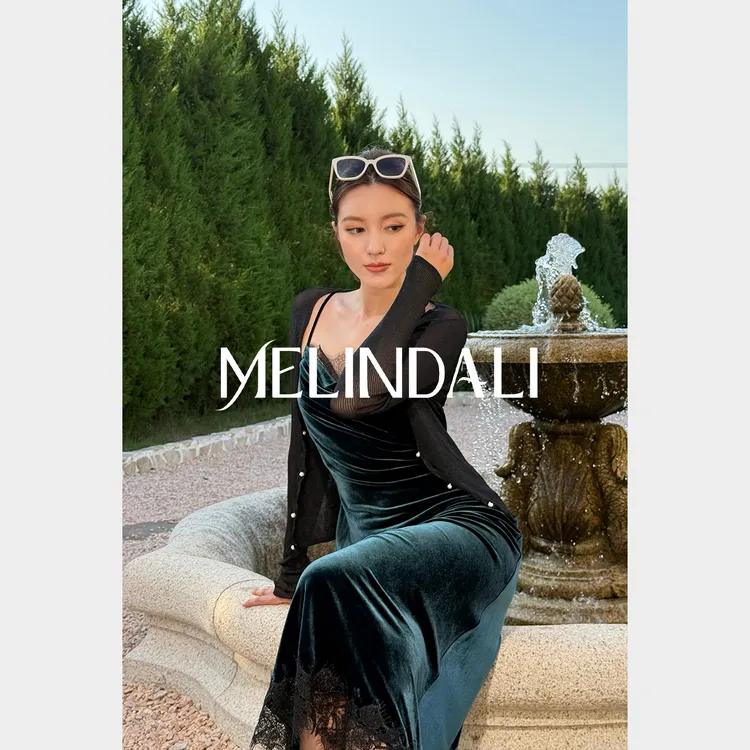 Melinda Li【贵里贵气】孔雀蓝弹力丝绒45斜裁蕾丝荡领吊带半裙套装