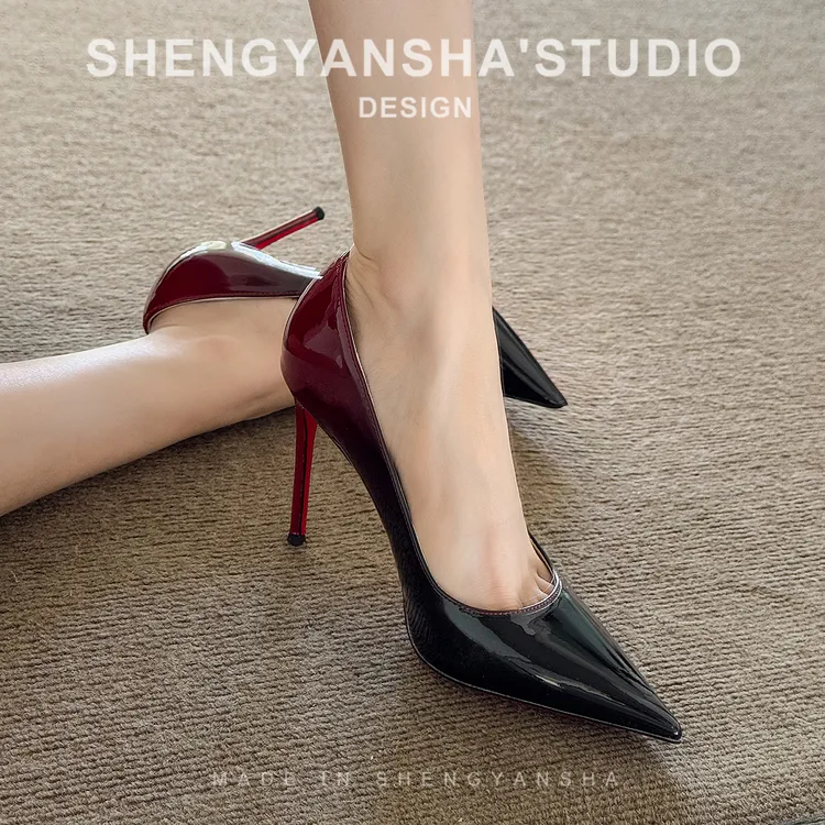 圣妍莎红底高跟鞋2025新款黑红渐变漆皮尖头细跟单鞋女气质浅口