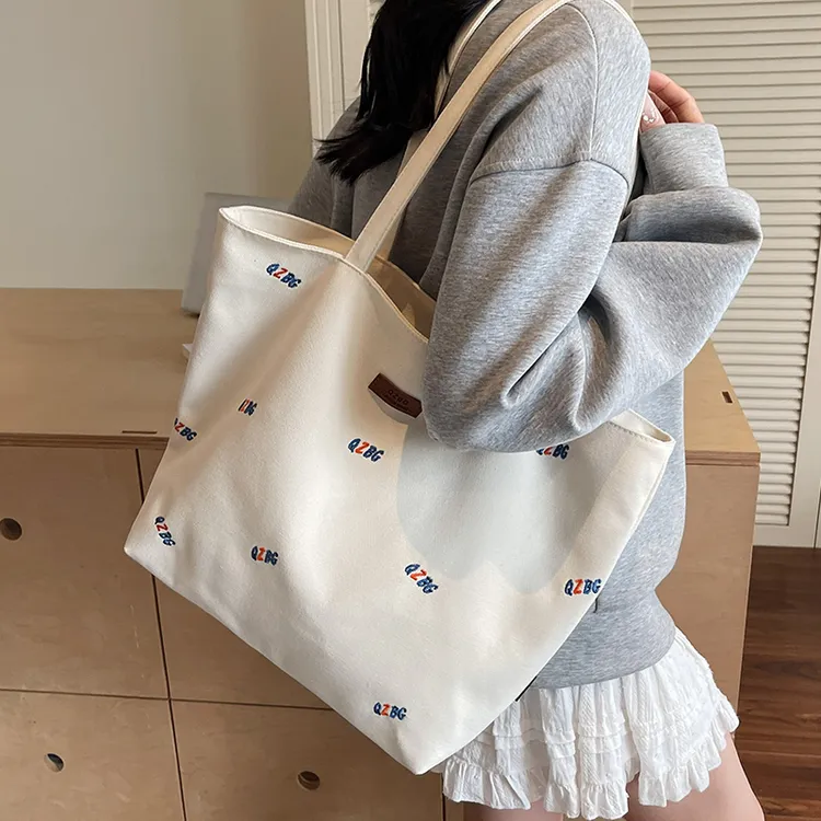 小众精致字母刺绣帆布大包包女式2025新款通勤托特包大容量单肩包