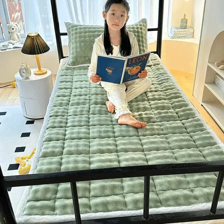 25年秋冬新款牛奶绒家用防滑加棉奶绒加厚学生宿舍床盖JJ商品图