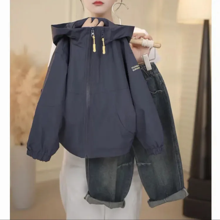 儿童冲锋衣～新款户外休闲百搭连帽男女童夹克洋气潮