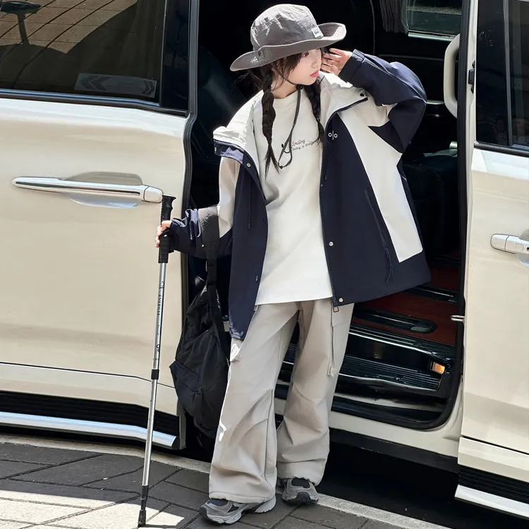 女童秋季外套儿童冲锋衣户外夹克运动连帽防风上衣宽松韩版中大童