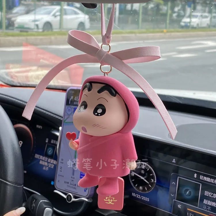 蜡笔小新植绒汽车挂件高颜值轻奢简约吊坠后视镜饰品包包挂件礼物
